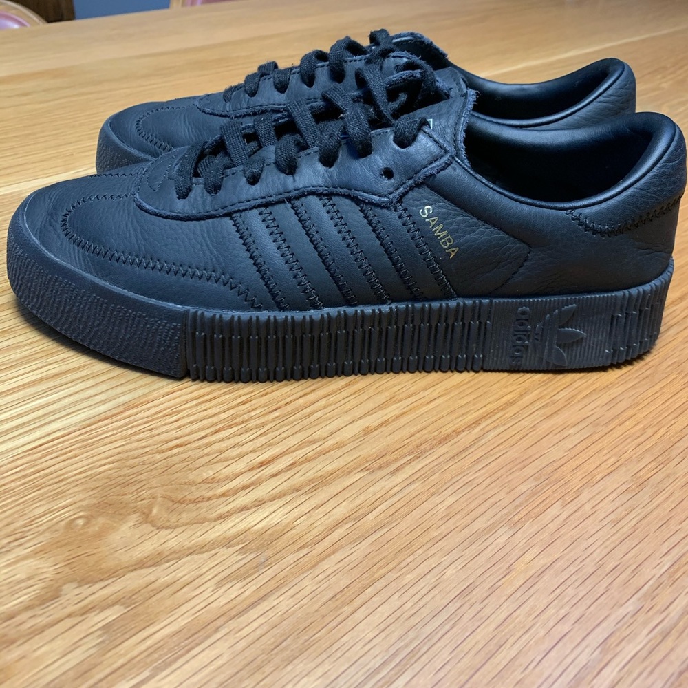 Adidas Black Samba Rose. Women’s 7